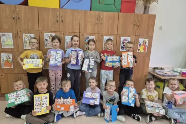 Pierwszoklasiści z Krasnosielca stworzyli jesienne lapbooki o zwierzętach